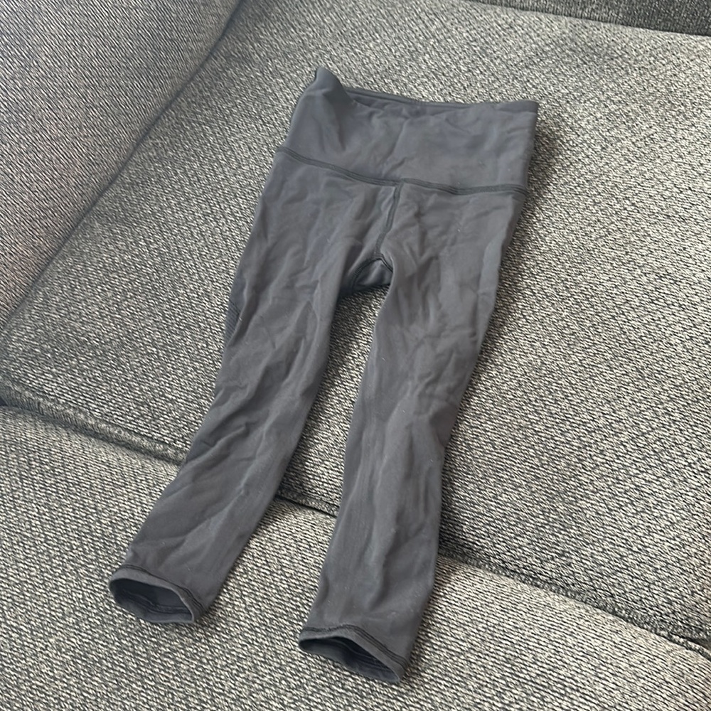 Size 2 Lululemon cropped leggings black